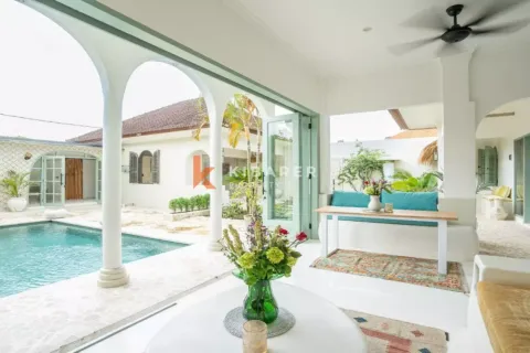 Vila 3 kamar tidur di Tibubeneng, Badung, Bali (12477)