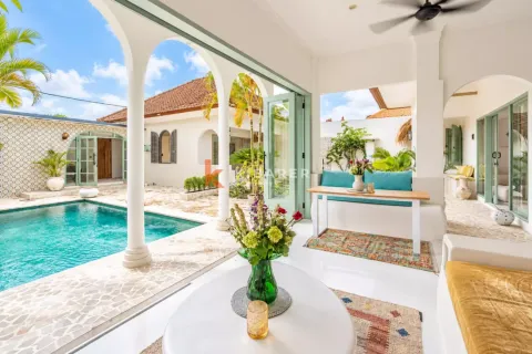3 bedrooms Villa in Tibubeneng, Badung, Bali (12477)