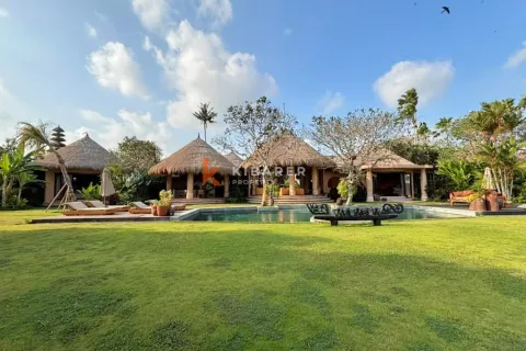 5 bedrooms Villa in Munggu, Mengwi, Badung, Bali (17304)