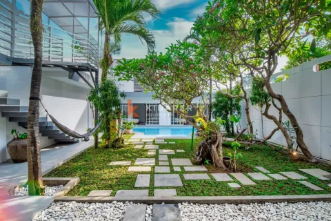 Vila 4 kamar tidur di Tibubeneng, Badung, Bali (12416)