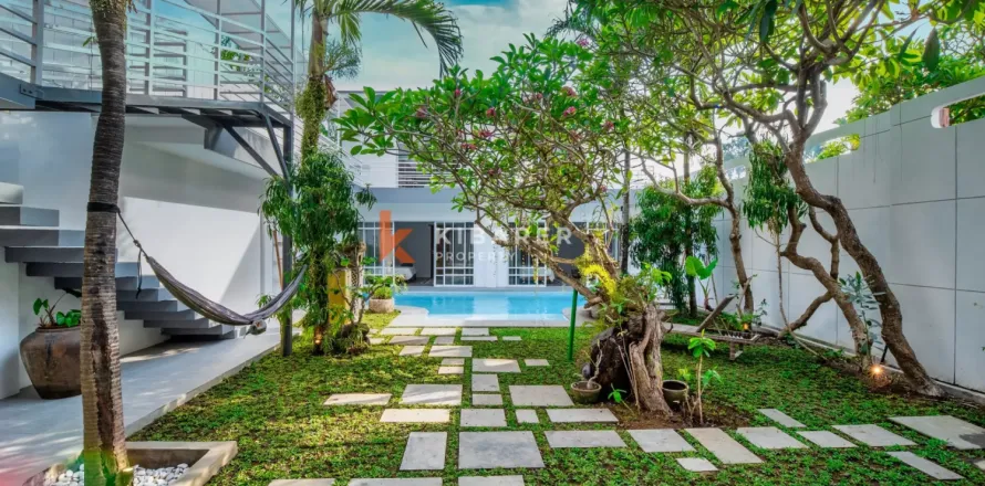 Vila 4 kamar tidur di Tibubeneng, Badung, Bali (12416)