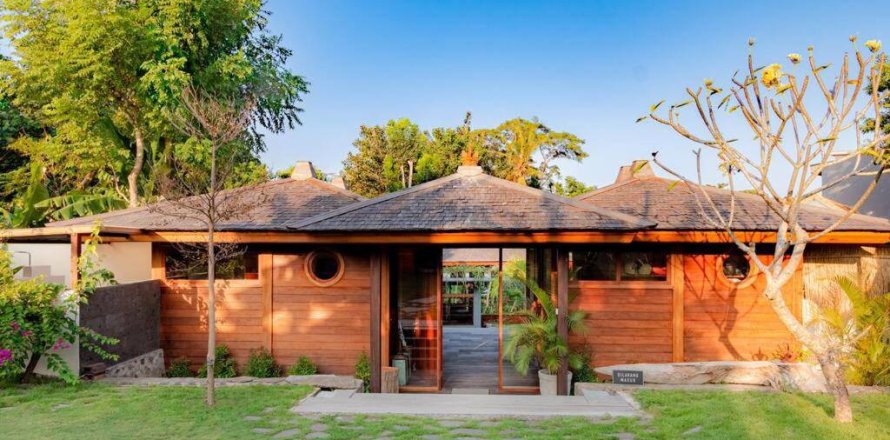 Vila 4 kamar tidur di Canggu, Badung, Bali (10703)