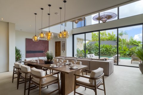 Vila 4 kamar tidur di Canggu, Badung, Bali (10651)
