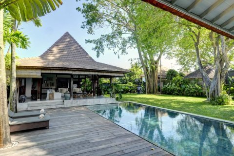 Vila 4 kamar tidur di Canggu, Badung, Bali (10704)