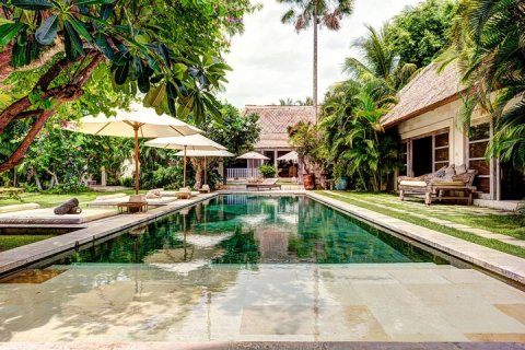 Vila 4 kamar tidur di Seminyak, Badung, Bali (1277)