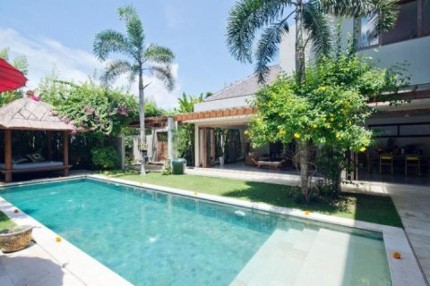 Vila 3 kamar tidur di Seminyak, Badung, Bali (1688)
