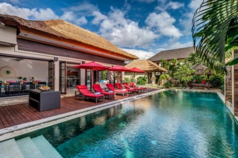 Vila 5 kamar tidur di Seminyak, Badung, Bali (1215)