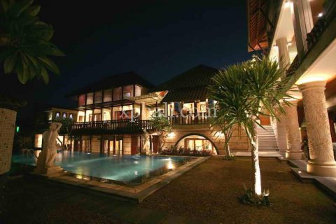Vila 8 kamar tidur di Nusa Dua, Badung, Bali (804)