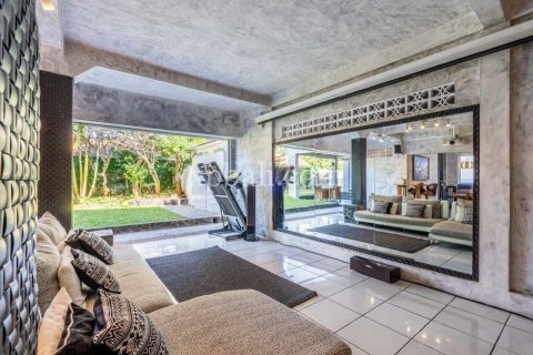 Vila 6 kamar tidur di Nusa Dua, Badung, Bali (805)