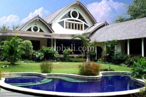 Vila 3 kamar tidur di Canggu, Badung, Bali (1031)