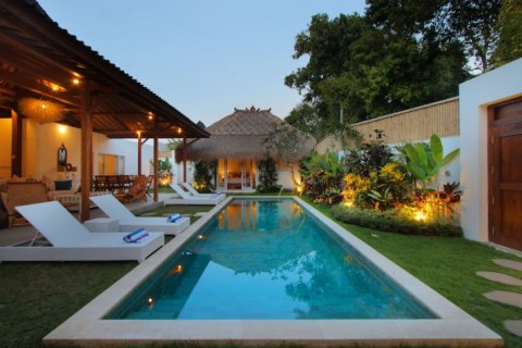 Vila 4 kamar tidur di Seminyak, Badung, Bali (1937)
