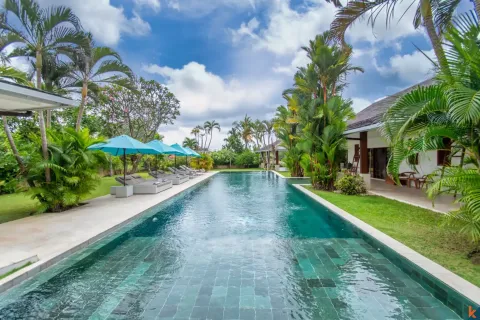 Vila 5 kamar tidur di Tibubeneng, Badung, Bali (11204)