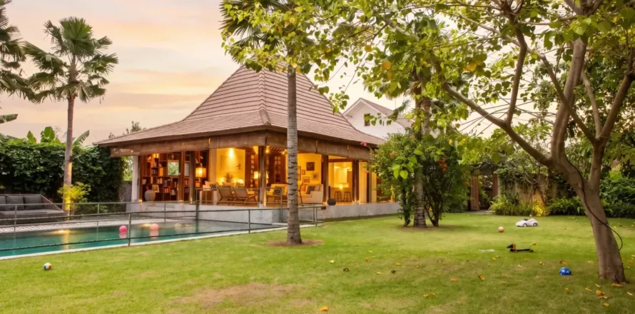 4 bedrooms Villa in Badung, Bali (10816)