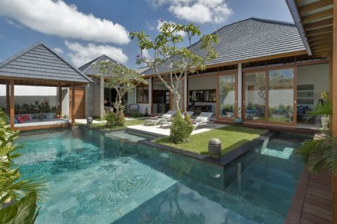 Vila 4 kamar tidur di Seminyak, Badung, Bali (1713)
