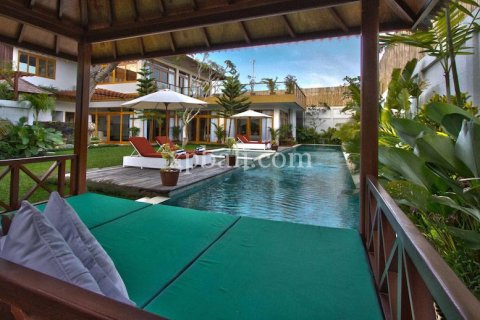 Vila 4 kamar tidur di Seminyak, Badung, Bali (645)