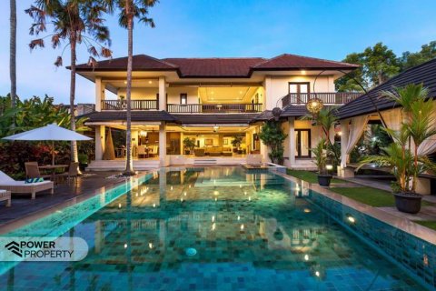 Vila 8 kamar tidur di Nusa Dua, Badung, Bali (707)