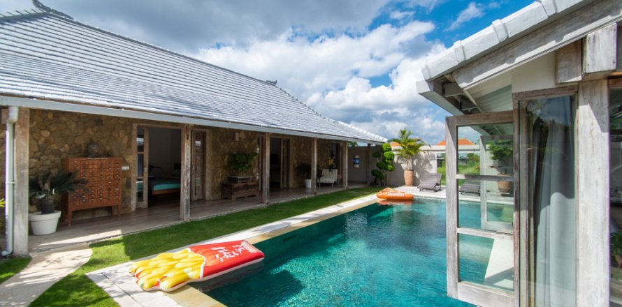 4 bedrooms Villa in Kerobokan, Badung, Bali (11780)