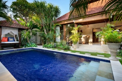 Vila 2 kamar tidur di Seminyak, Badung, Bali (2005)