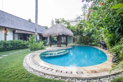 Vila 7 kamar tidur di Canggu, Badung, Bali (2006)