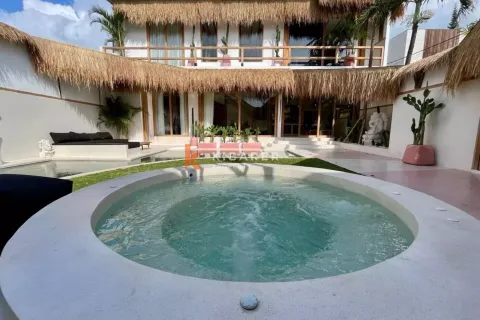 Vila 3 kamar tidur di Tibubeneng, Badung, Bali (12515)