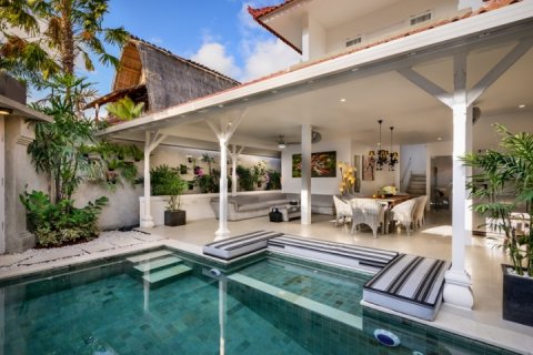 Vila 4 kamar tidur di Seminyak, Badung, Bali (1612)