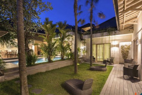 Vila 10 kamar tidur di Canggu, Badung, Bali (12187)