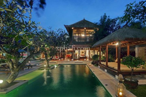 Vila 6 kamar tidur di Seminyak, Badung, Bali (909)