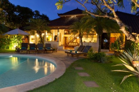 Vila 4 kamar tidur di Seminyak, Badung, Bali (1443)