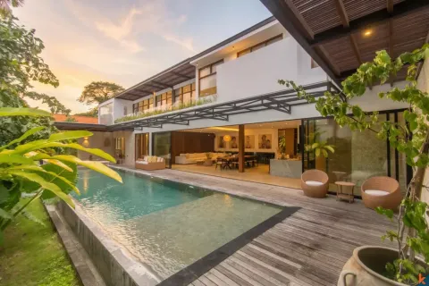 Vila 4 kamar tidur di Tibubeneng, Badung, Bali (10997)