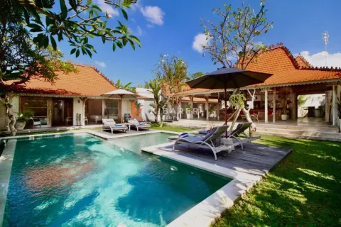 Vila 4 kamar tidur di Tibubeneng, Badung, Bali (12441)