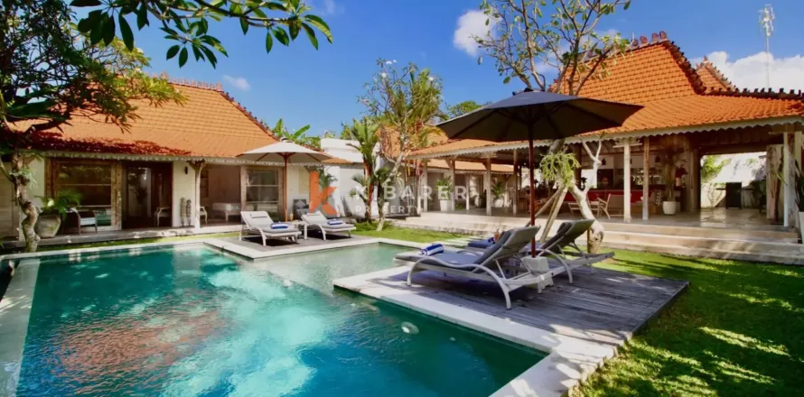 Vila 4 kamar tidur di Tibubeneng, Badung, Bali (12441)