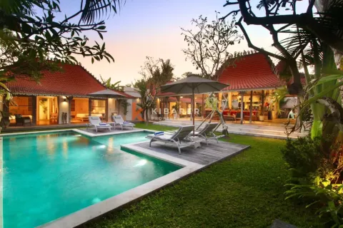 Vila 4 kamar tidur di Tibubeneng, Badung, Bali (12441) 15