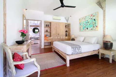 Vila 4 kamar tidur di Tibubeneng, Badung, Bali (12441) 13