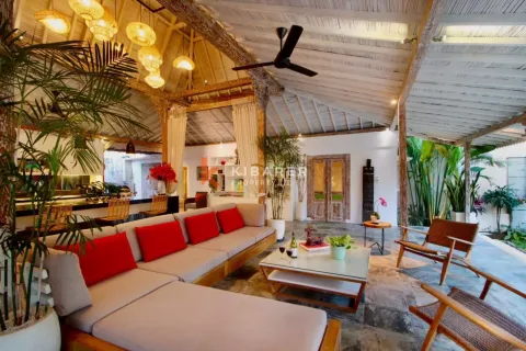 Vila 4 kamar tidur di Tibubeneng, Badung, Bali (12441) 5