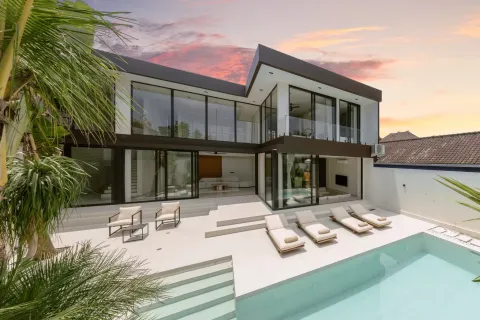 4 bedrooms Villa in Seminyak, Badung, Bali (10938) 2