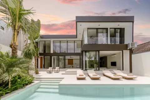 Vila 4 kamar tidur di Seminyak, Badung, Bali (10938)