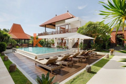 Vila 9 kamar tidur di Canggu, Badung, Bali (13618)