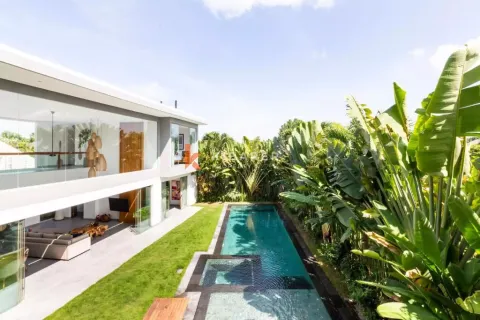 Vila 5 kamar tidur di Tibubeneng, Badung, Bali (12665)