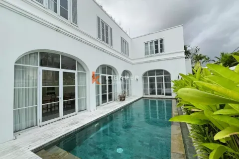 Vila 3 kamar tidur di Tibubeneng, Badung, Bali (12504)