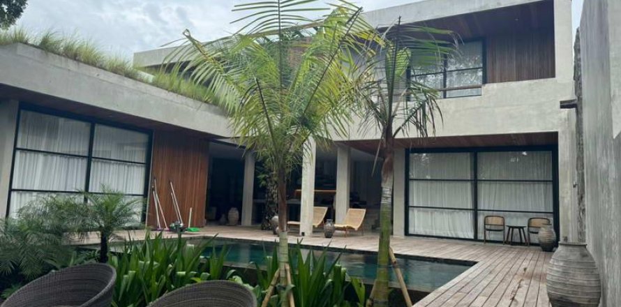 3 bedrooms Villa in Kerobokan, Badung, Bali (9310)