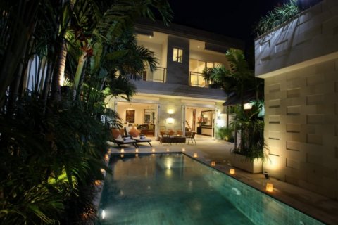 Vila 2 kamar tidur di Seminyak, Badung, Bali (2009)