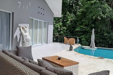 Vila 4 kamar tidur di Kerobokan, Badung, Bali (720)