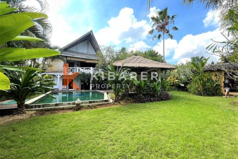 Vila 4 kamar tidur di Tibubeneng, Badung, Bali (13411)