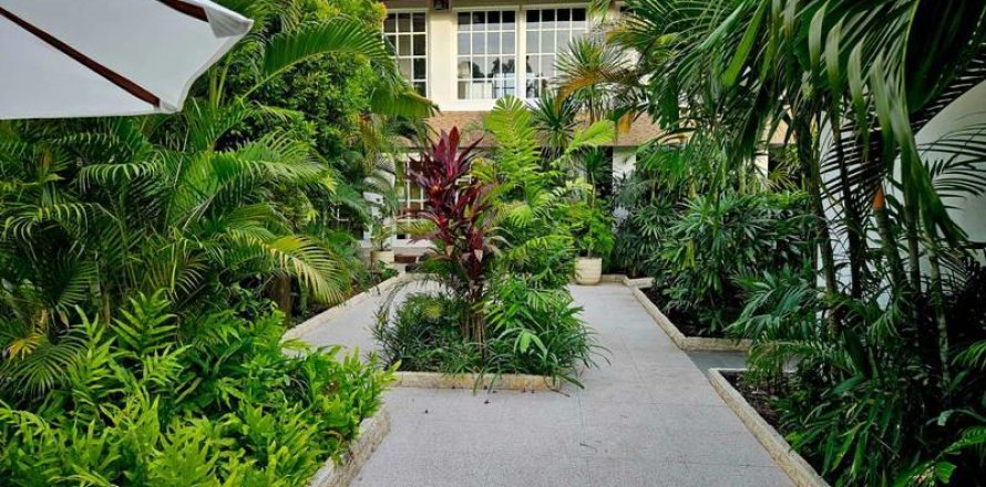 4 bedrooms Villa in Seminyak, Badung, Bali (814)