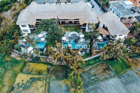 Vila 15 kamar tidur di Canggu, Badung, Bali (813)