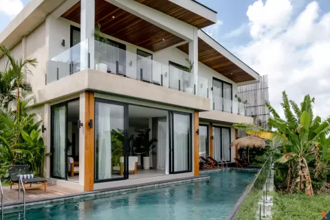 Vila 4 kamar tidur di Tibubeneng, Badung, Bali (11090)