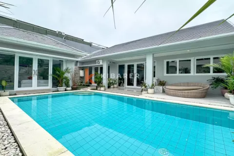 Vila 3 kamar tidur di Tibubeneng, Badung, Bali (13773)