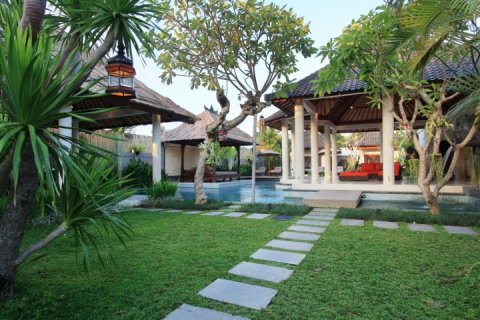 Vila 4 kamar tidur di Seminyak, Badung, Bali (1464)