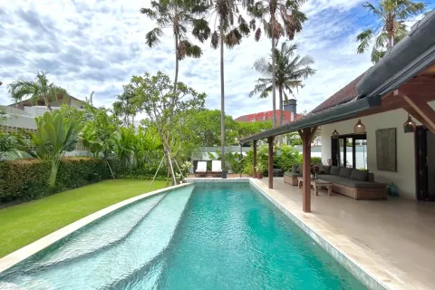 Vila 3 kamar tidur di Tibubeneng, Badung, Bali (10901)