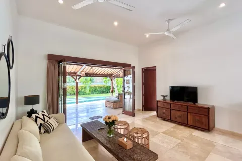 3 bedrooms Villa in Tibubeneng, Badung, Bali (10901) 14
